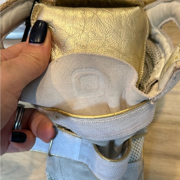 Monica Corte Women's High-Top Wedge Sneakers- super cute!! Fits 9.5 - Picture 5 of 11